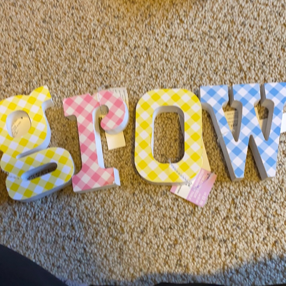 Wooden letters: GROW